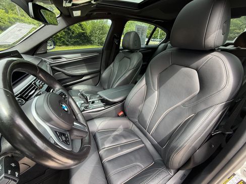Used 2022 BMW 530i w/ M Sport Package RWD image 16