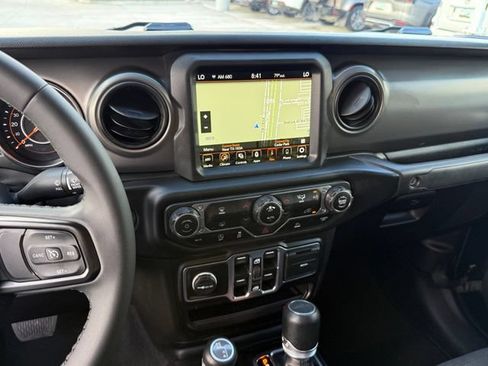 Used 2023 Jeep Gladiator Sport AWD/4WD image 19