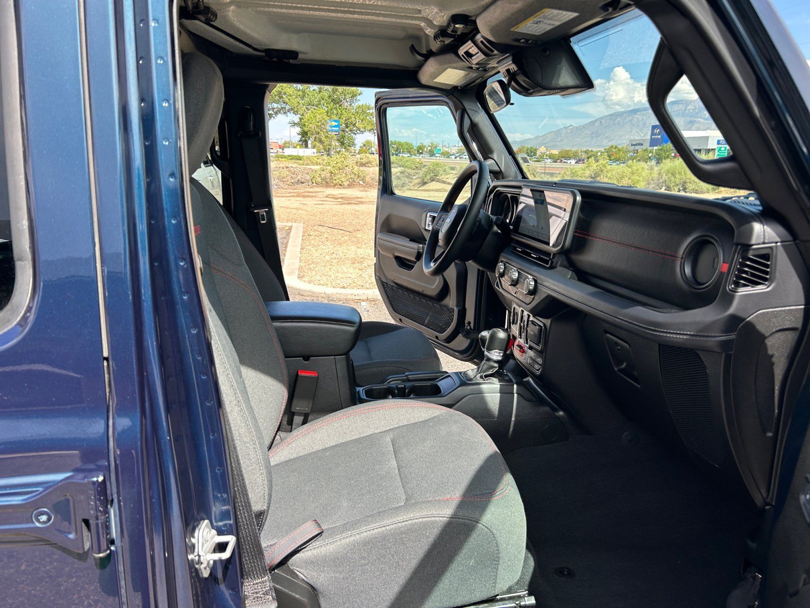 Used 2025 Jeep Wrangler Unlimited Rubicon AWD/4WD image 19