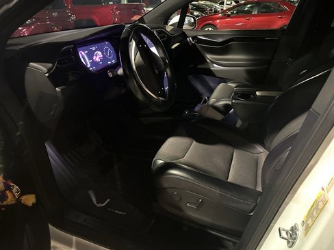 Used 2018 Tesla Model X 75D image 6