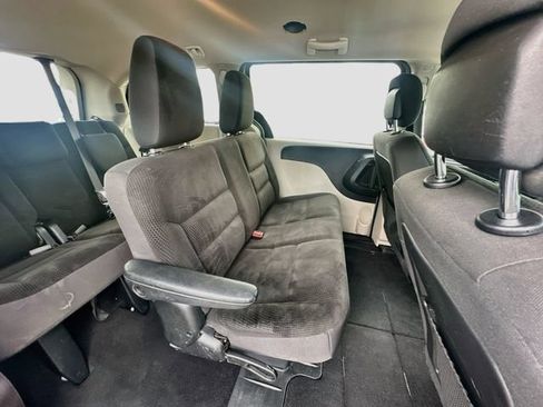 Used 2019 Dodge Grand Caravan SE FWD image 27