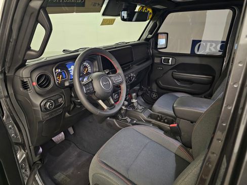 Used 2024 Jeep Gladiator Rubicon w/ Technology Group image 11