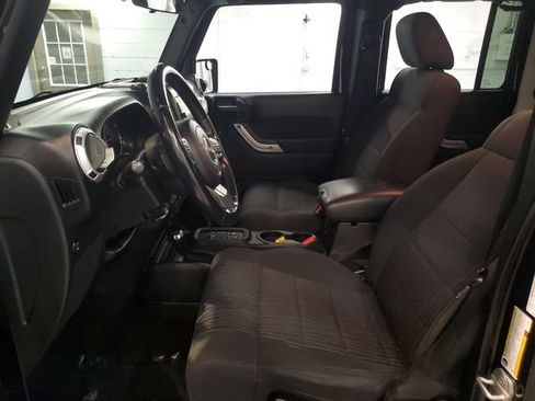 Used 2012 Jeep Wrangler Unlimited Sahara AWD/4WD image 10