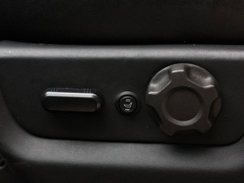 Used 2016 Ford F450 XLT w/ XLT Interior Package image 19