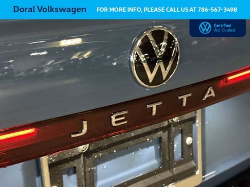 Used 2025 Volkswagen Jetta Sport image 10