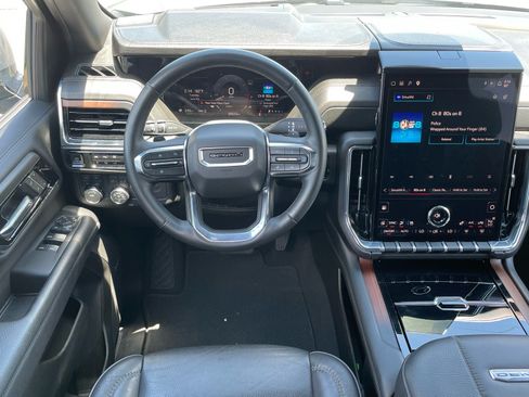 Used 2025 GMC Yukon XL Denali AWD/4WD image 8