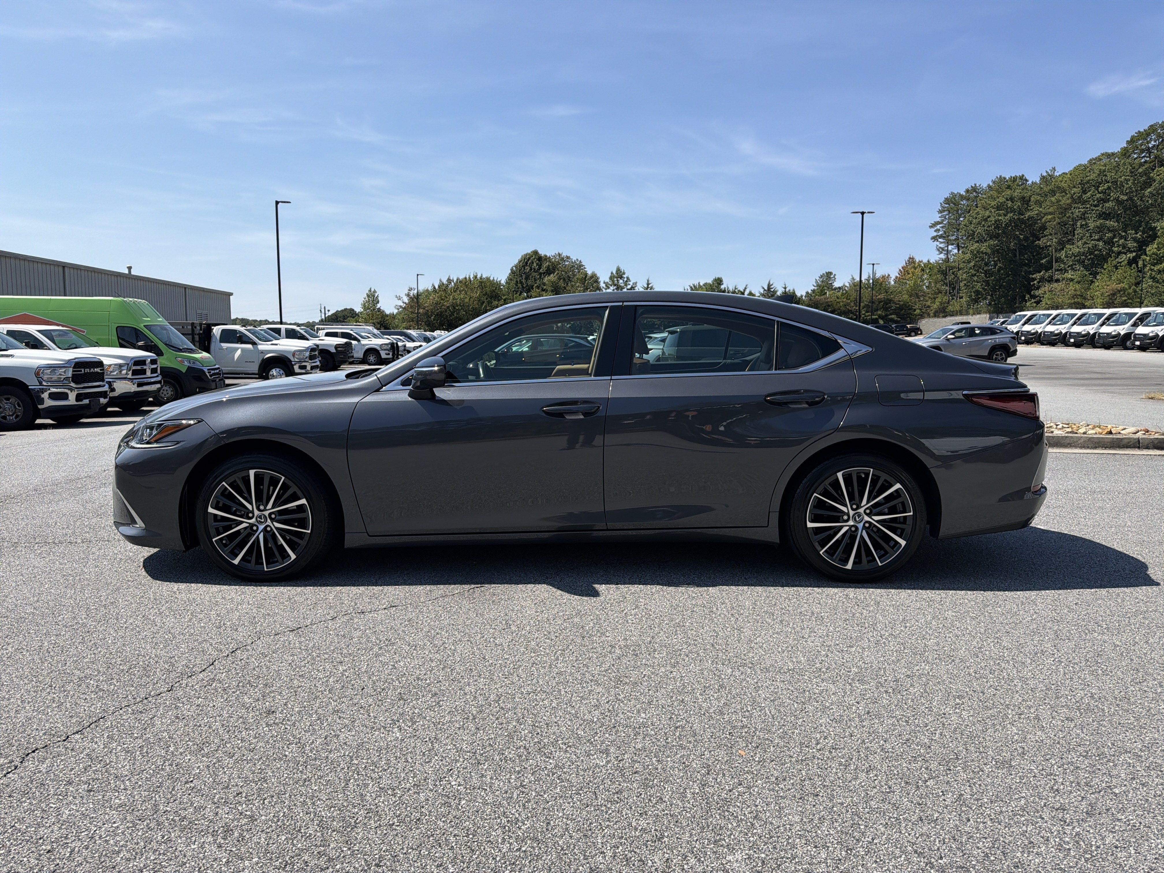 Used 2024 Lexus ES 350 w/ Premium Package FWD image 4