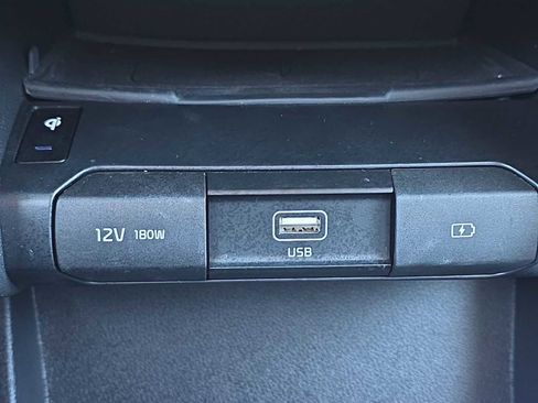 Used 2022 Kia Niro EX image 29