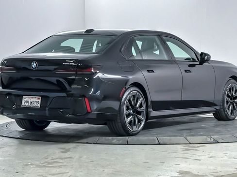 Used 2025 BMW i7 xDrive60 AWD/4WD image 2