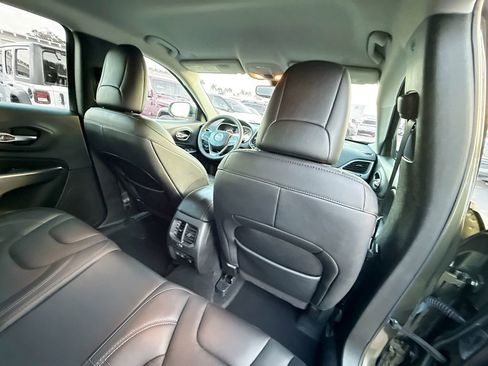 Used 2021 Jeep Cherokee Latitude Lux w/ Comfort/Convenience Group AWD/4WD image 31