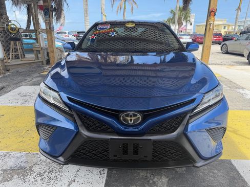 Used 2020 Toyota Camry SE image 2