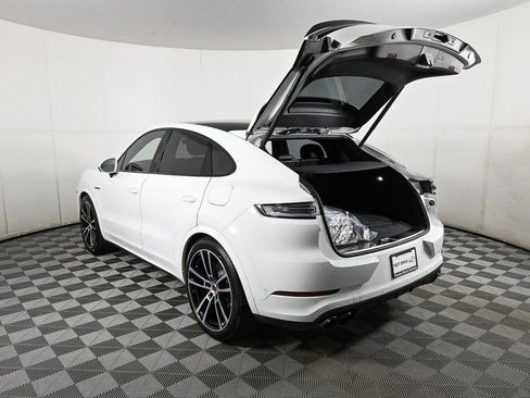 New 2025 Porsche Cayenne Turbo image 40