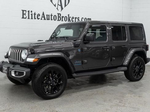 Used 2025 Jeep Wrangler Unlimited Sahara w/ Safety Group AWD/4WD image 33