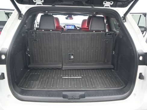 Used 2023 Toyota Highlander XSE FWD image 17
