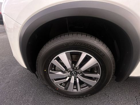 Certified 2023 Nissan Pathfinder SL image 16