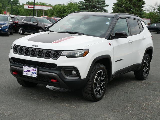 Used 2024 Jeep Compass Trailhawk AWD/4WD image 4