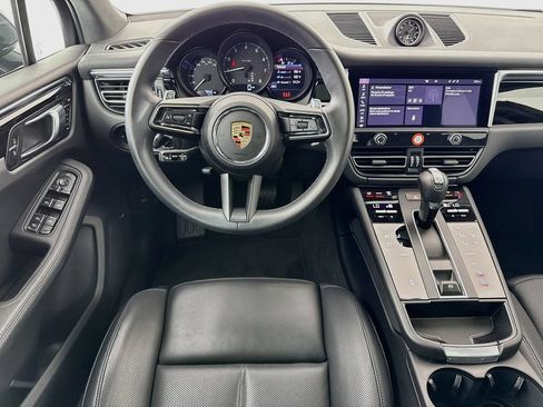 Certified 2025 Porsche Macan AWD/4WD image 25