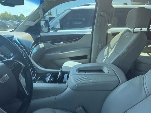 Used 2016 Cadillac Escalade Premium AWD/4WD image 18