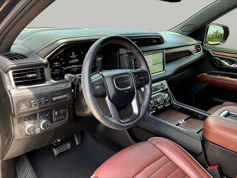 Used 2024 GMC Yukon XL Denali Ultimate AWD/4WD image 18