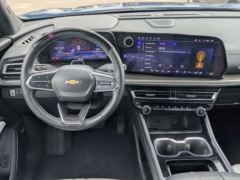 Used 2024 Chevrolet Traverse RS FWD image 32