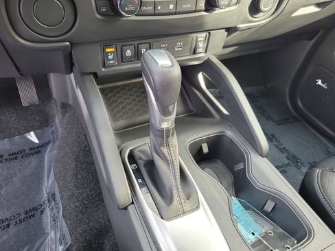 Used 2024 Nissan Frontier SL w/ Technology Package image 21