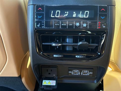 New 2025 Jeep Grand Cherokee Summit w/ Obsidian Package image 19