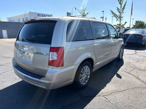 Used 2014 Chrysler Town & Country Touring-L w/ Driver Convenience Group FWD image 7