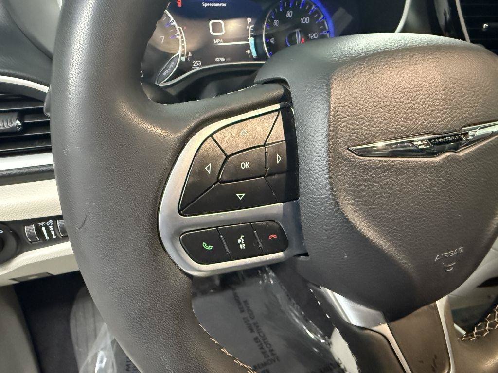 Used 2023 Chrysler Pacifica Touring-L FWD image 19