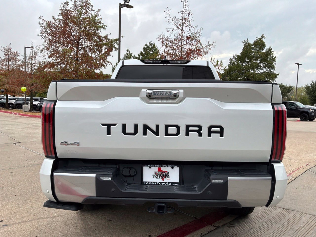 Used 2024 Toyota Tundra Limited AWD/4WD image 7