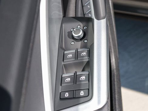 New 2025 Audi Q3 2.0T Premium image 27