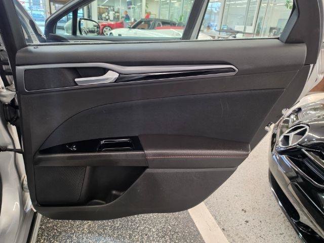 Used 2014 Ford Fusion SE w/ Equipment Group 201A FWD image 30