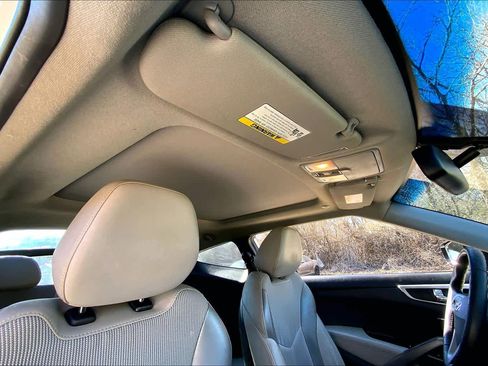 Used 2013 Hyundai Veloster w/ Style Pkg image 13