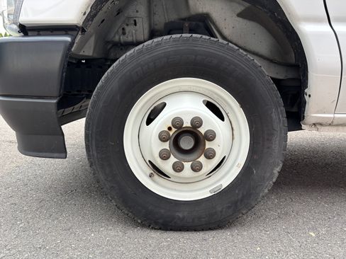 Used 2024 Ford E-350 and Econoline 350 Super Duty RWD image 10