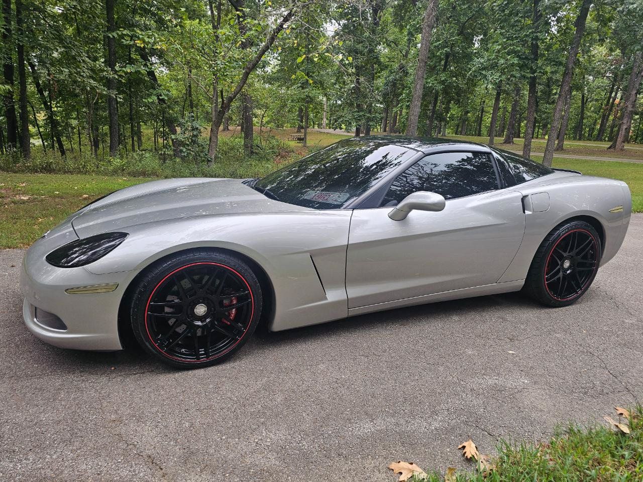 Used 2005 Chevrolet Corvette Coupe w/ Preferred Equipment Group RWD image 10