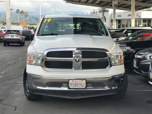 Used 2019 RAM 1500 Classic SLT w/ Luxury Group image 2
