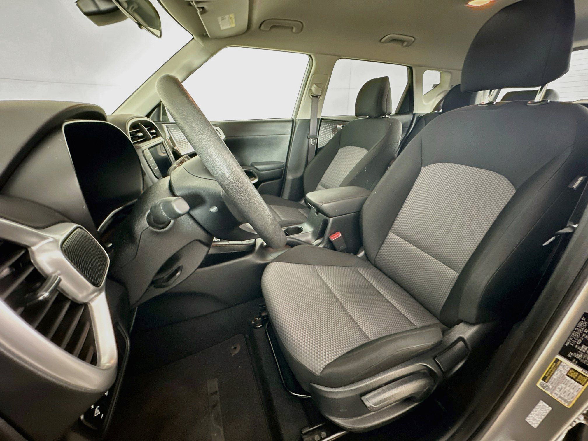 Used 2025 Kia Soul LX w/ LX Technology Package FWD image 13
