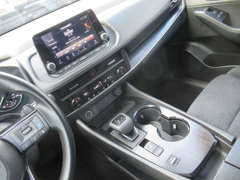 Used 2023 Nissan Rogue SV image 31