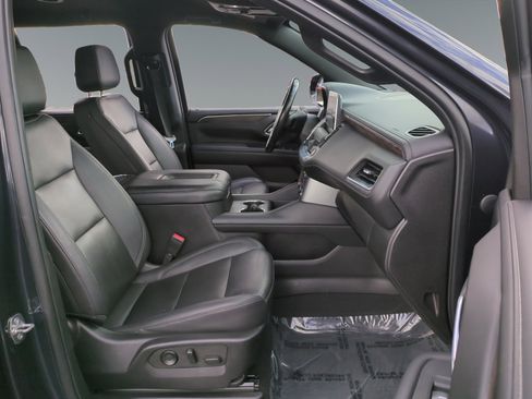 Used 2022 Chevrolet Tahoe LT w/ Luxury Package image 15