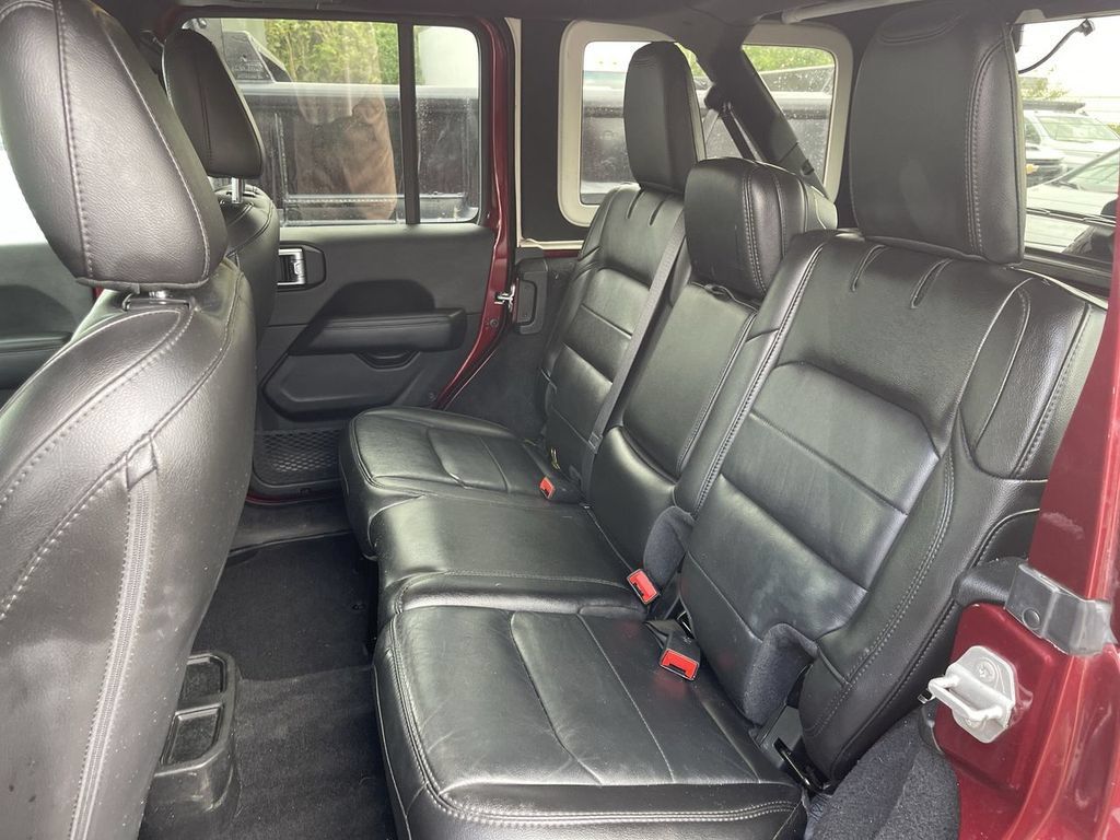 Used 2021 Jeep Wrangler Unlimited Sahara AWD/4WD image 9