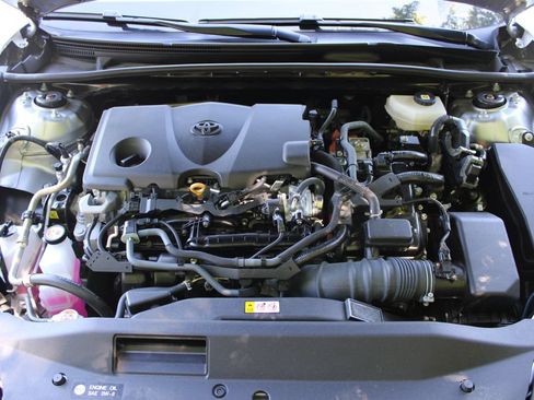 Used 2025 Toyota Camry LE FWD image 31