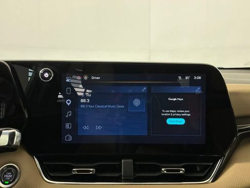 Used 2025 Chevrolet Equinox ACTIV w/ Safety and Technology Package FWD image 11