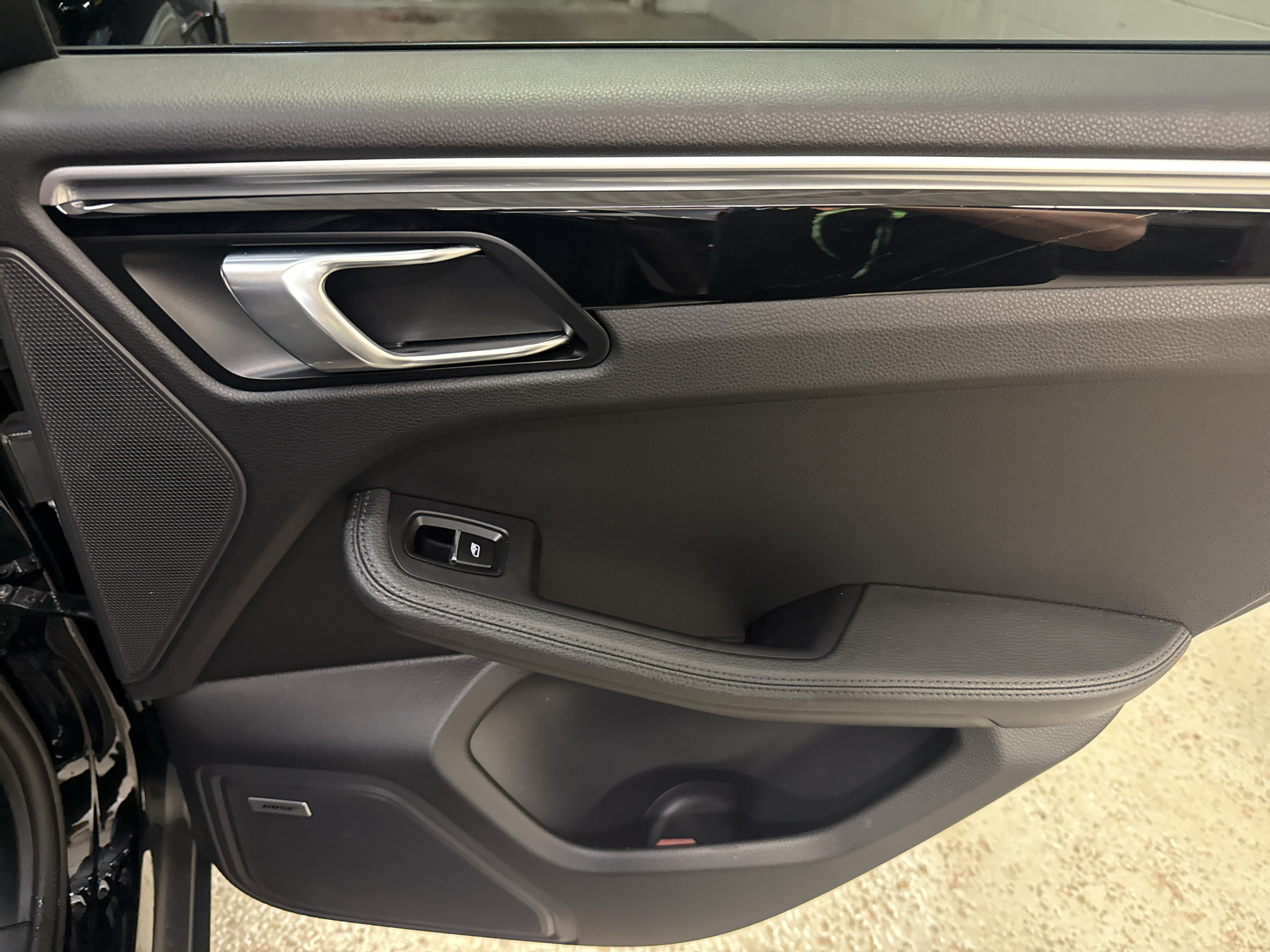 Used 2018 Porsche Macan AWD/4WD image 27