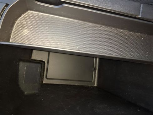 Used 2023 GMC Terrain SLE w/ Elevation Edition image 30