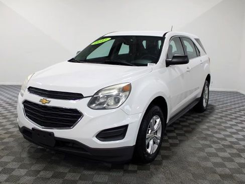 Used 2017 Chevrolet Equinox LS FWD image 2