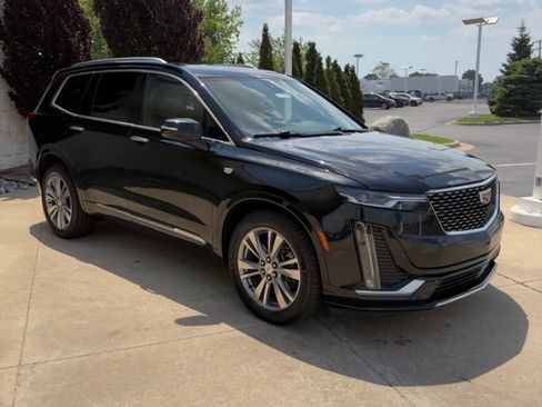 Used 2023 Cadillac XT6 Premium Luxury w/ LPO, Floor Liner Package AWD/4WD image 7
