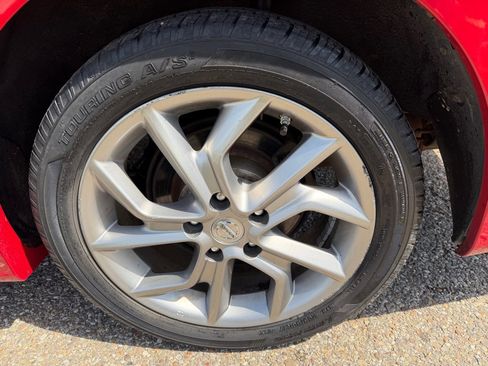 Used 2015 Nissan Sentra SR w/ SR Premium Package FWD image 17