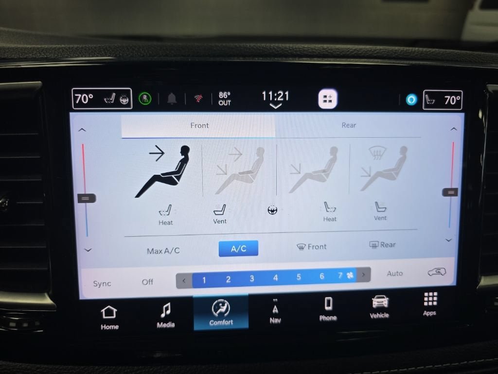 Used 2025 Chrysler Pacifica Limited FWD image 28