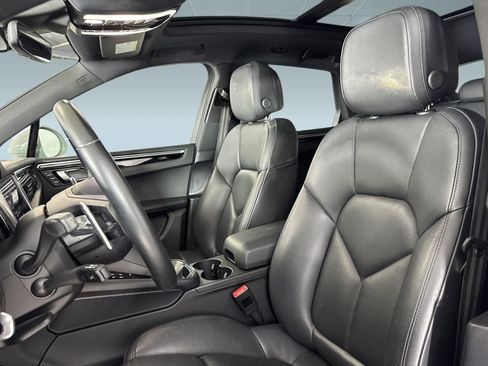 Used 2023 Porsche Macan AWD/4WD image 5