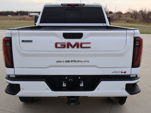 Used 2024 GMC Sierra 2500 AT4 w/ AT4 Premium Plus Package image 9