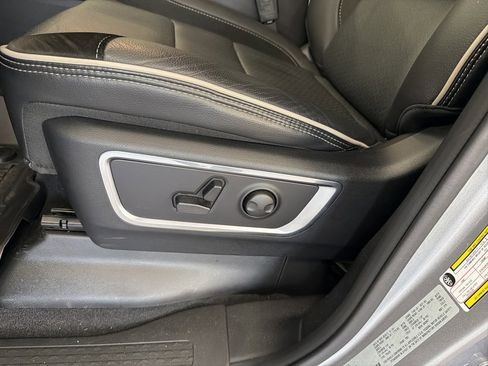 Used 2025 RAM 1500 Laramie image 8